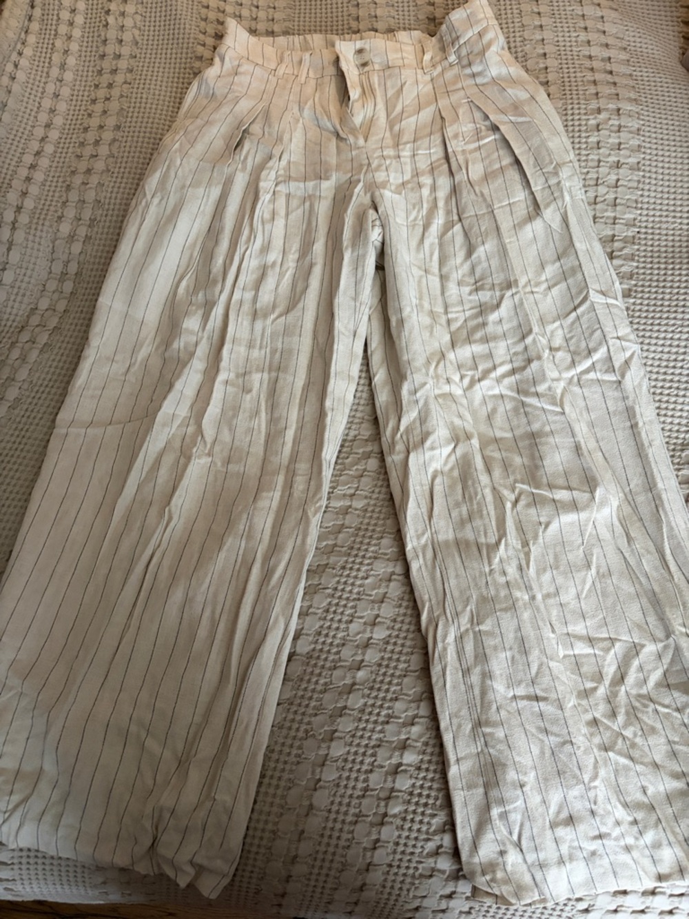 Linen-Blend Wide Leg Cropped Pinstripe Pants in Cream